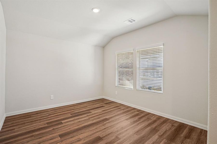 Spacious, unfurnished interior of a new home in Windmore, Princeton (Image 35).