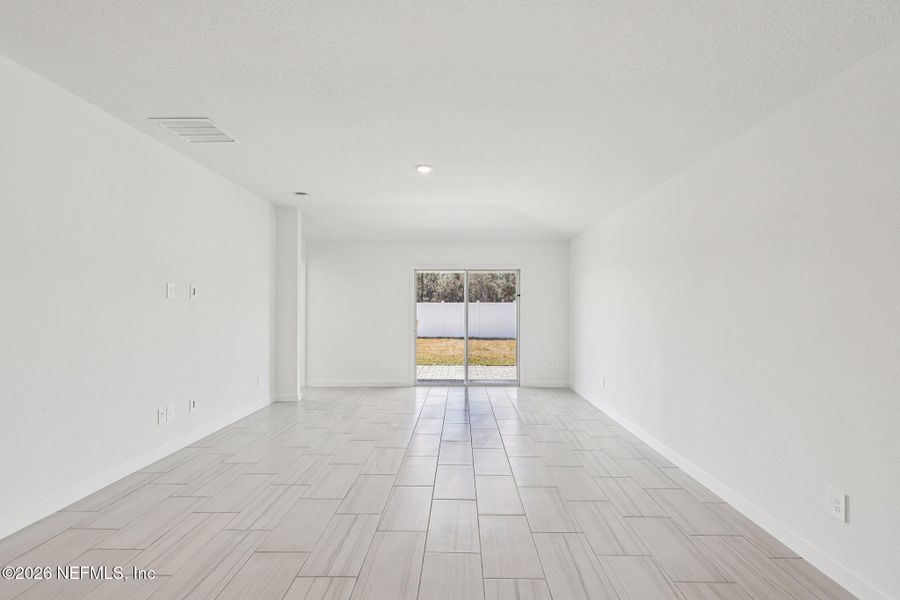 Spacious, unfurnished interior of a new home in Colbert Landings, Palm Coast (Image 20).