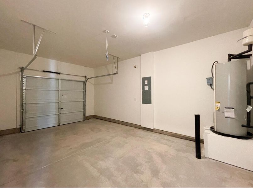 Spacious, unfurnished interior of a new home in Bellevue Townhomes, Greenville (Image 12).