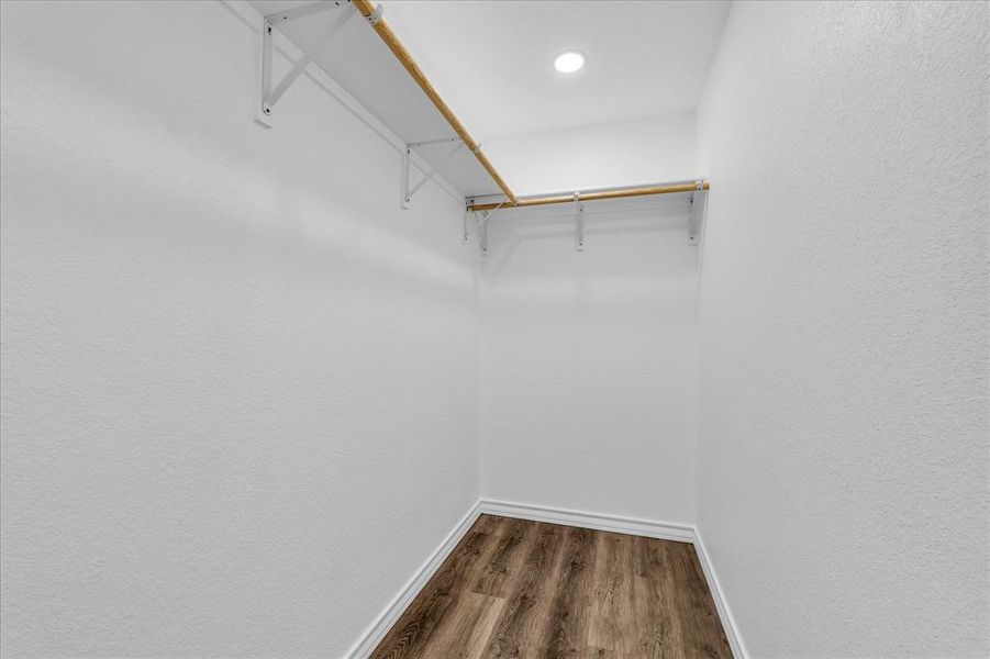 Spacious, unfurnished interior of a new home in , Riesel (Image 23).