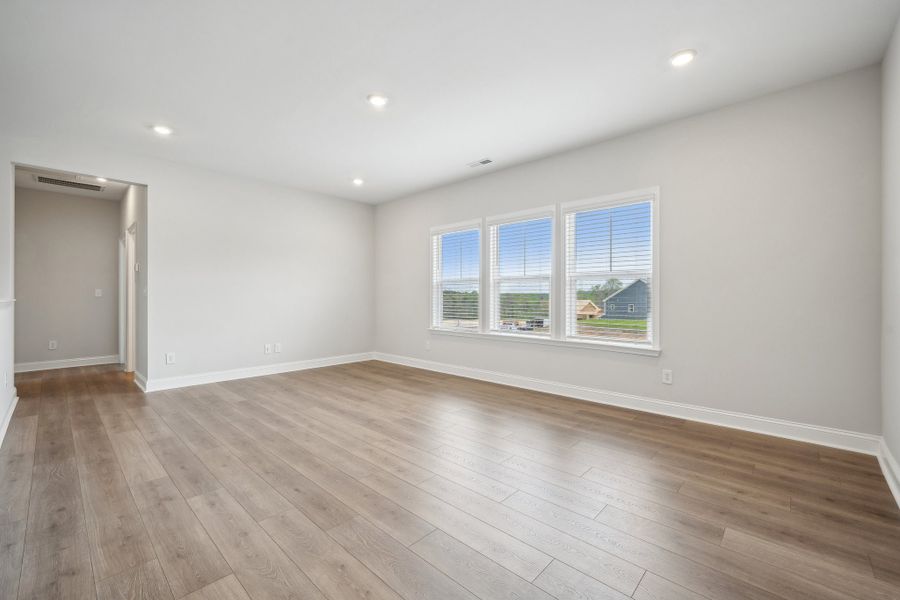 Representative unfurnished interior of a home built from the Elizabeth by Taylor Morrison in River Falls, Tega Cay (Image 19).