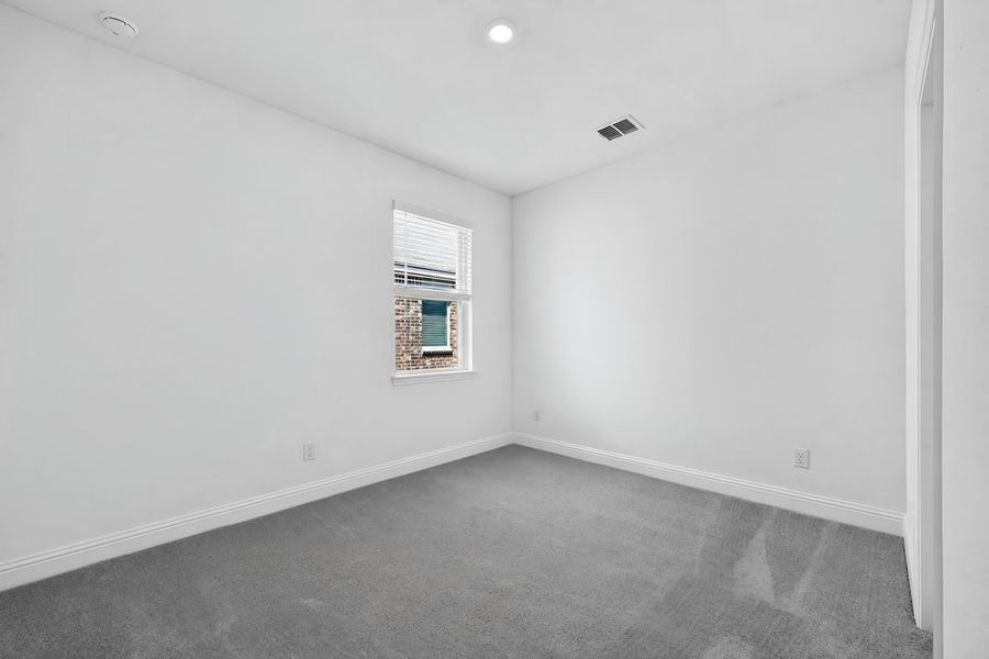 Spacious, unfurnished interior of a new home in Madero 50s, Fort Worth (Image 22).