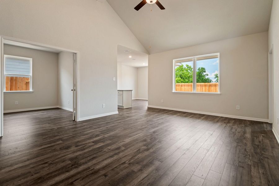 Spacious, unfurnished interior of a new home in Trails at Cochran Ranch, Waller (Image 13).