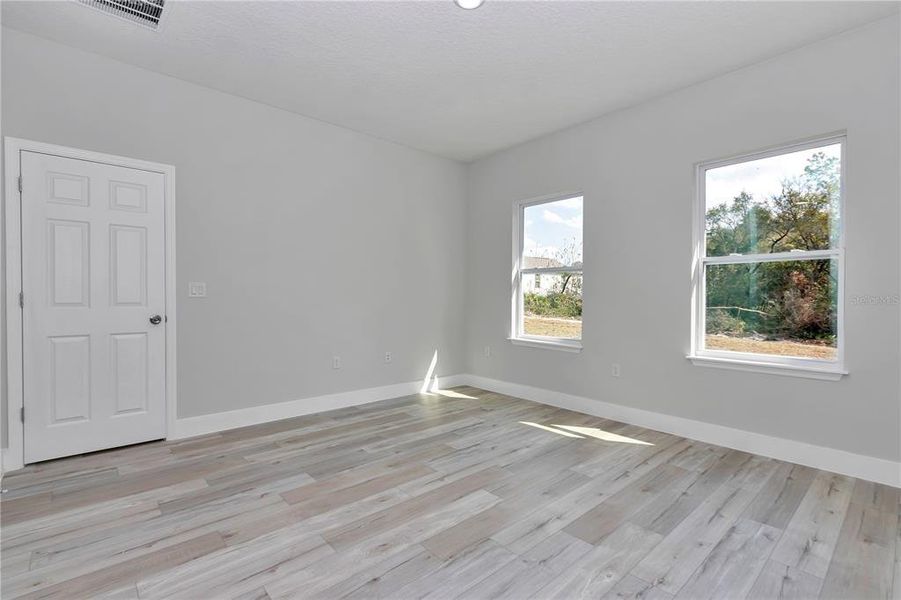 Spacious, unfurnished interior of a new home in , Ocala (Image 46).