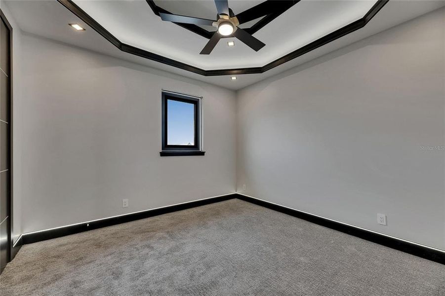 Spacious, unfurnished interior of a new home in , Apollo Beach (Image 25).