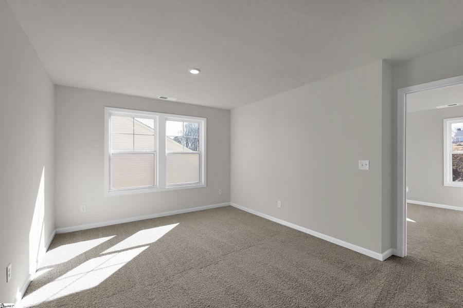 Spacious, unfurnished interior of a new home in Lynbrook, Boiling Springs (Image 21).