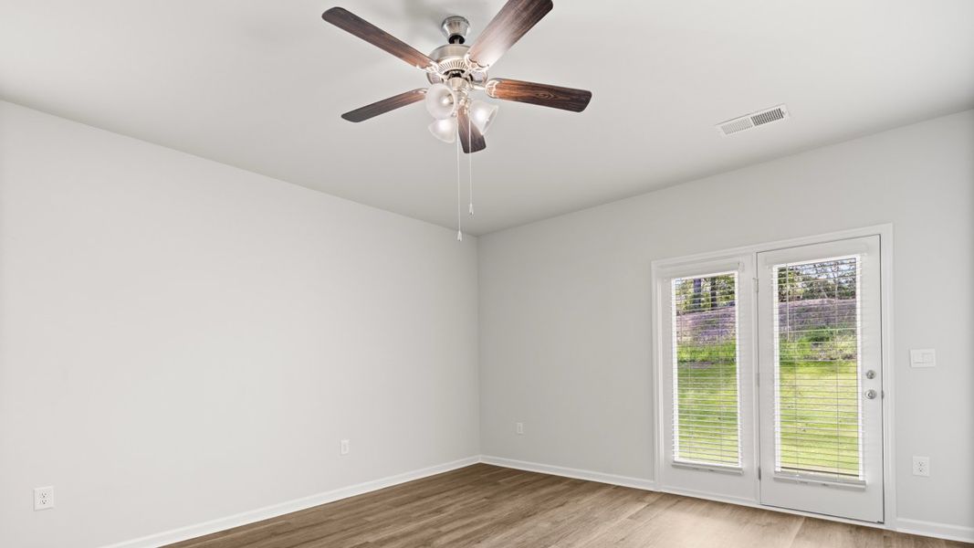 Spacious, unfurnished interior of a new home in Captain's Corner, Grovetown (Image 14).