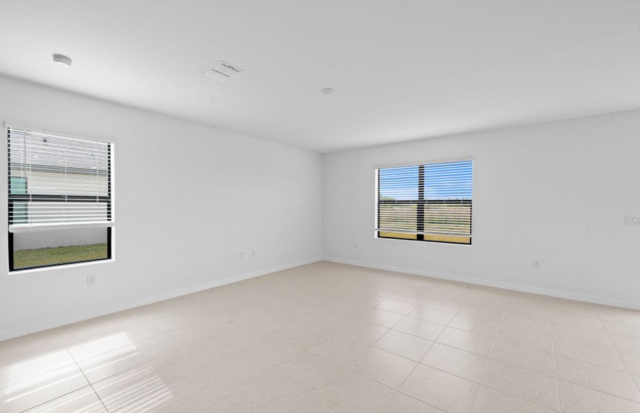 Spacious, unfurnished interior of a new home in Whispering Lakes, Lehigh Acres (Image 25).