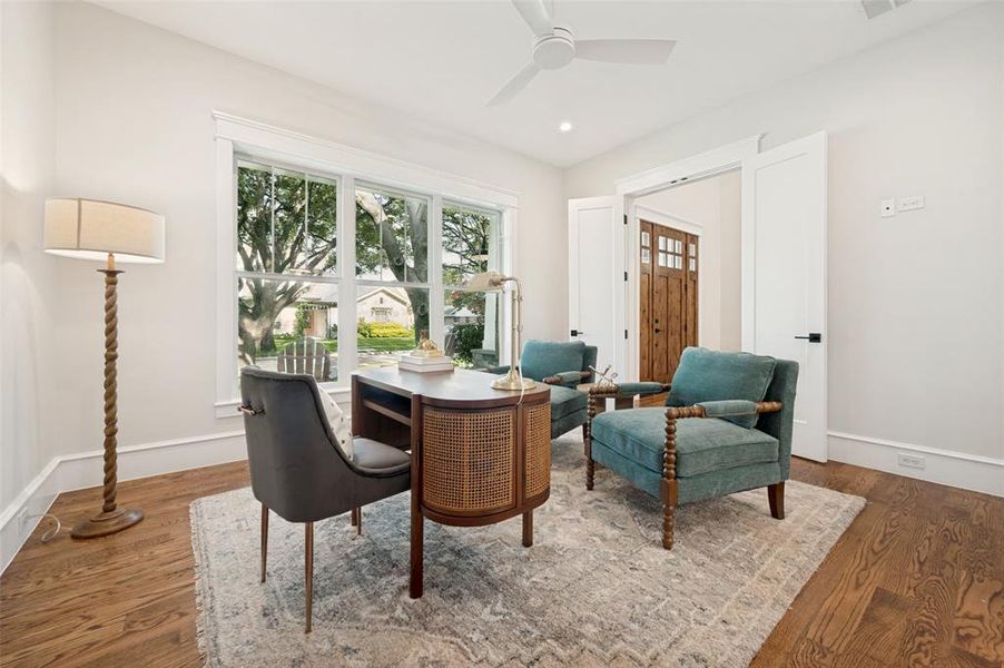 Furnished interior view inside a new home in , Farmers Branch (Image 16).