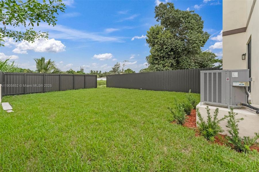 Exterior details and patio area of a home in , Miami (Image 47).