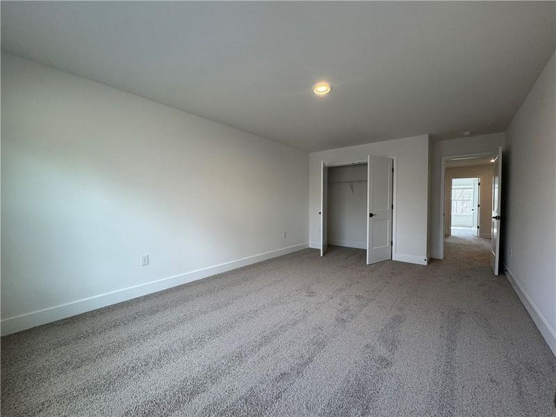 Spacious, unfurnished interior of a new home in Tuscany Hills, Douglasville (Image 30).