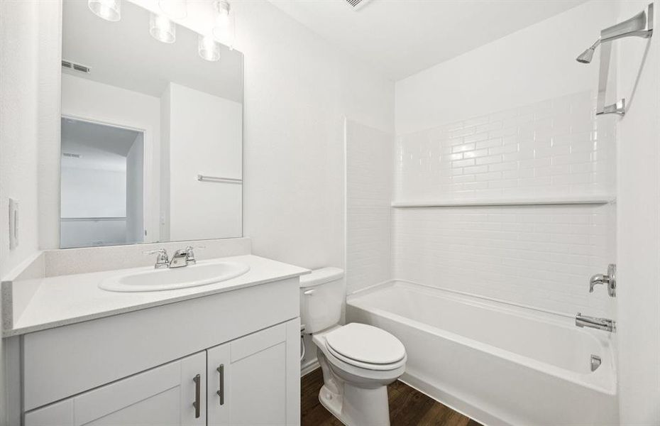 Spacious secondary bathroom