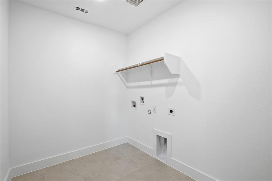 Spacious, unfurnished interior of a new home in Talon Hills, Fort Worth (Image 25).