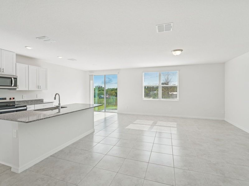 Spacious, unfurnished interior of a new home in Wynnstone - Signature Series, Davenport (Image 6).