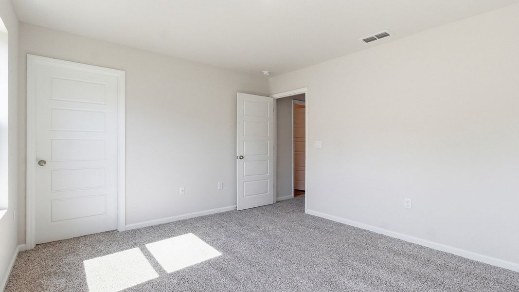 Spacious, unfurnished interior of a new home in Misting Springs, Crawfordville (Image 27).