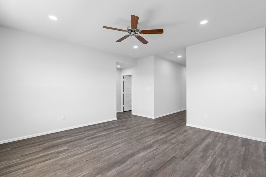 Representative unfurnished interior of a home built from the BELLVUE by D.R. Horton in Faculty Row, Abilene (Image 33).