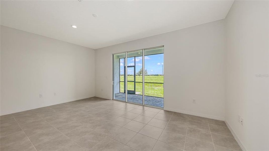 Spacious, unfurnished interior of a new home in Palm Grove, Bradenton (Image 33).