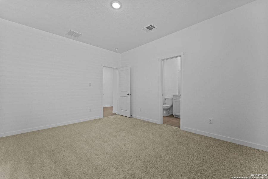 Spacious, unfurnished interior of a new home in Parkside: Coastline Collection, New Braunfels (Image 26).