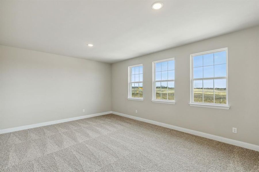 Spacious, unfurnished interior of a new home in Venetian, Weston (Image 14).
