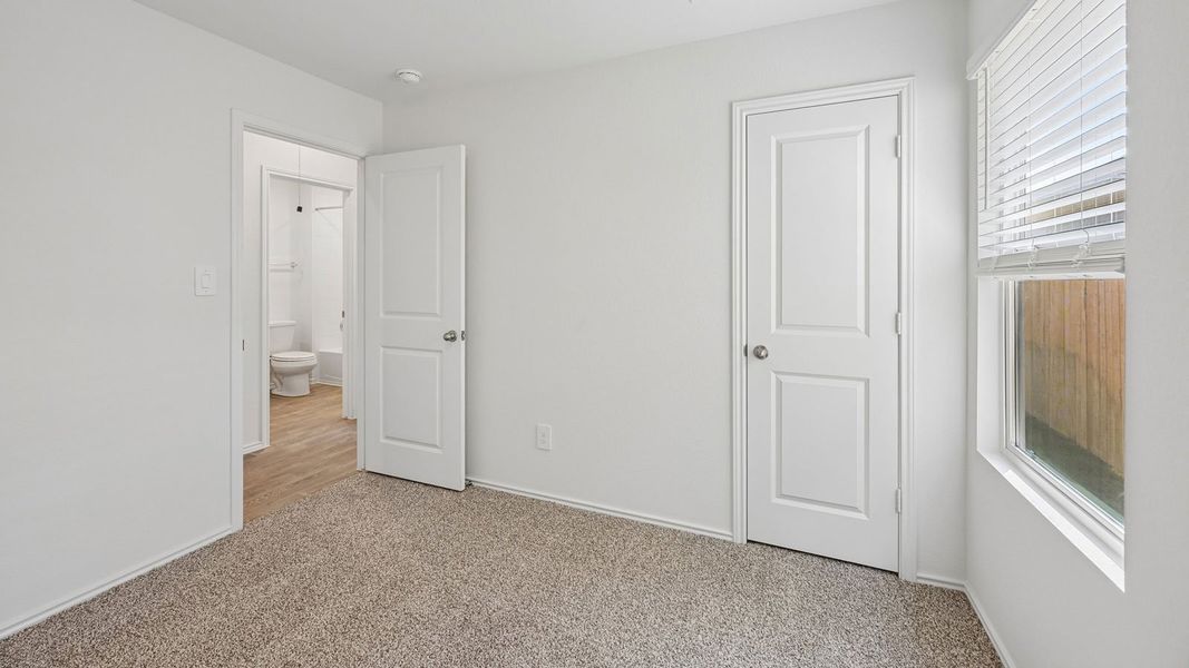 Spacious, unfurnished interior of a new home in Valverde, Bastrop (Image 31).