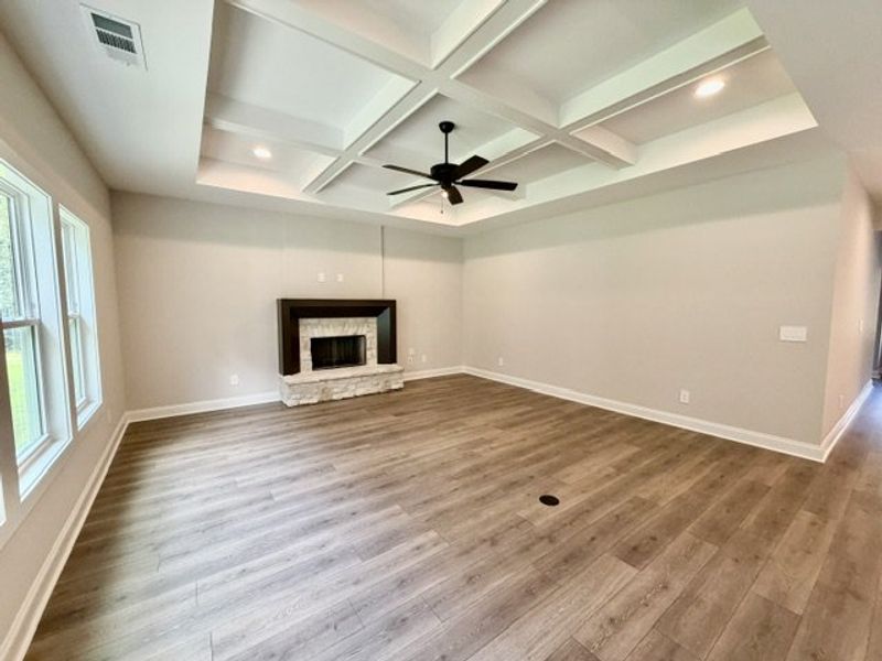 Spacious, unfurnished interior of a new home in Lakefield, Palmetto (Image 12).