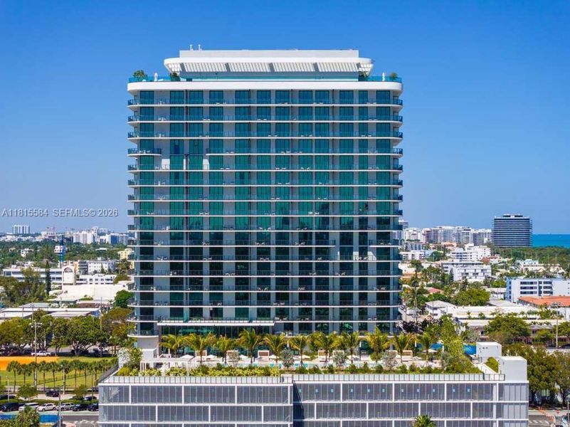 Condo located in Miami, FL showcasing its design and architecture (Image 4).