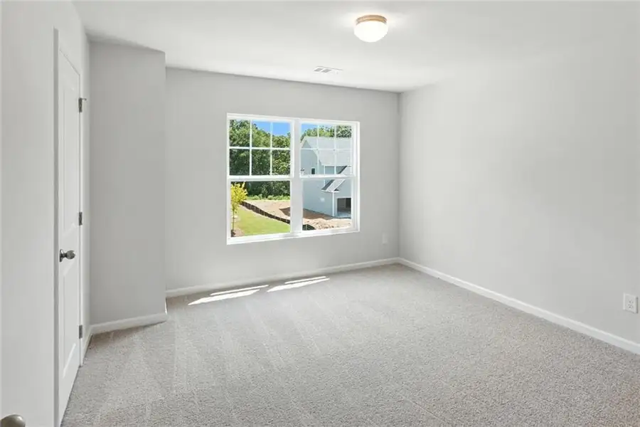 Spacious, unfurnished interior of a new home in Hampton Ridge, Jefferson (Image 18).