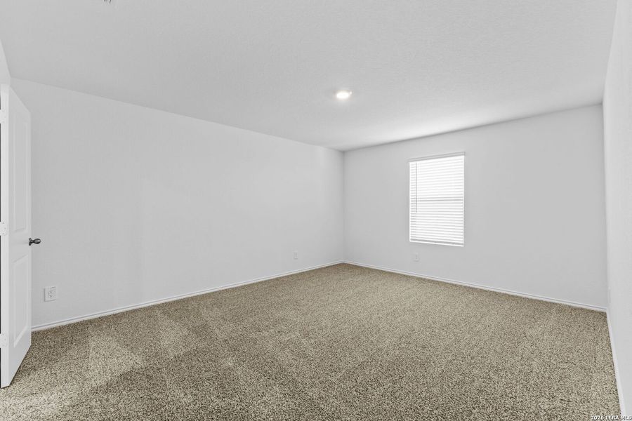 Spacious, unfurnished interior of a new home in Preserve at Medina, Von Ormy (Image 14).