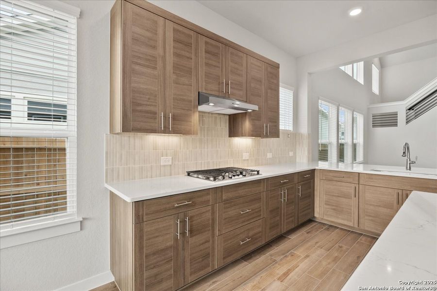 Furnished interior view inside a new home in Meyer Ranch, Canyon Lake (Image 7).