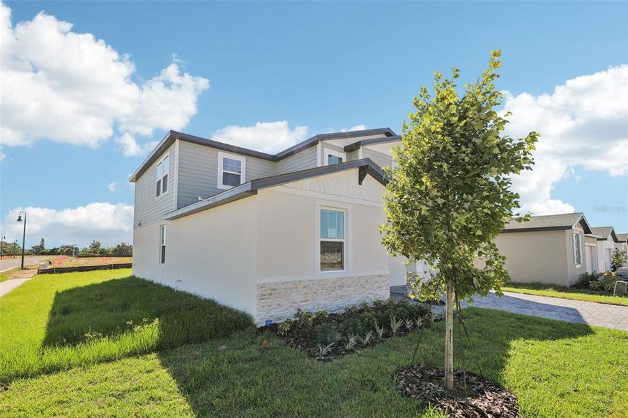Exterior details and patio area of a home in Crosswinds - Signature Series, Haines City (Image 24).