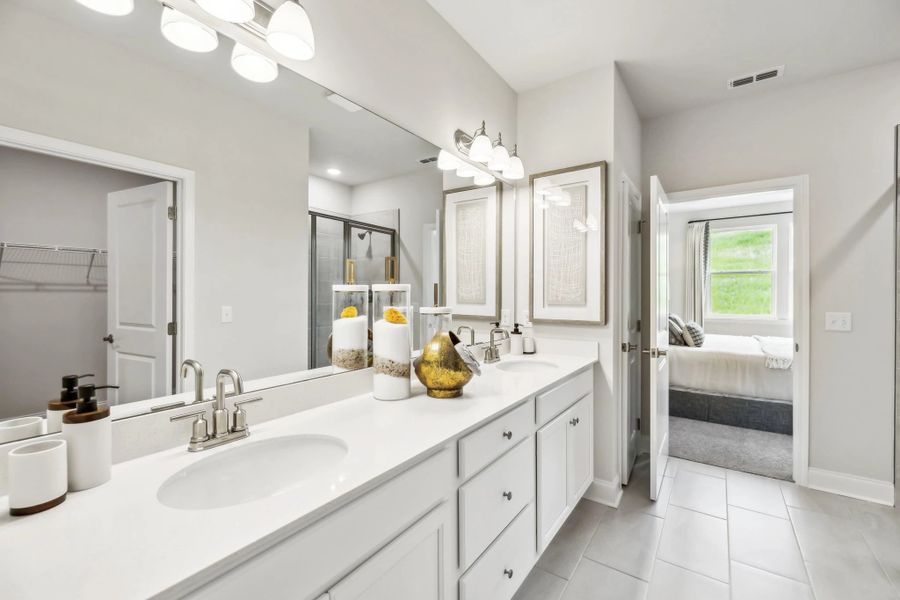 Primary Bathroom | For representation purposes only. Options and layout may vary by community and home plan. Primary Bathroom | For representation purposes only. Options and layout may vary by community and home plan.