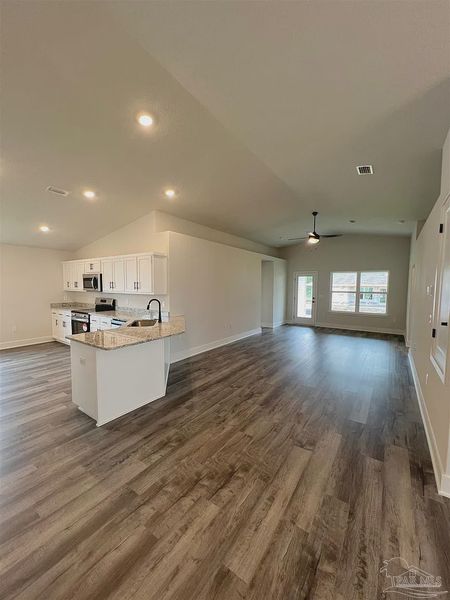 Image 13 of a home in Pine Top.