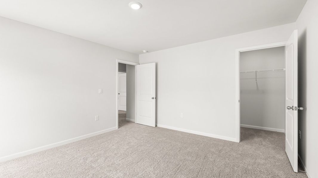 Representative unfurnished interior of a home built from the Penwell by D.R. Horton in Oakleigh Glen, Dallas (Image 23).