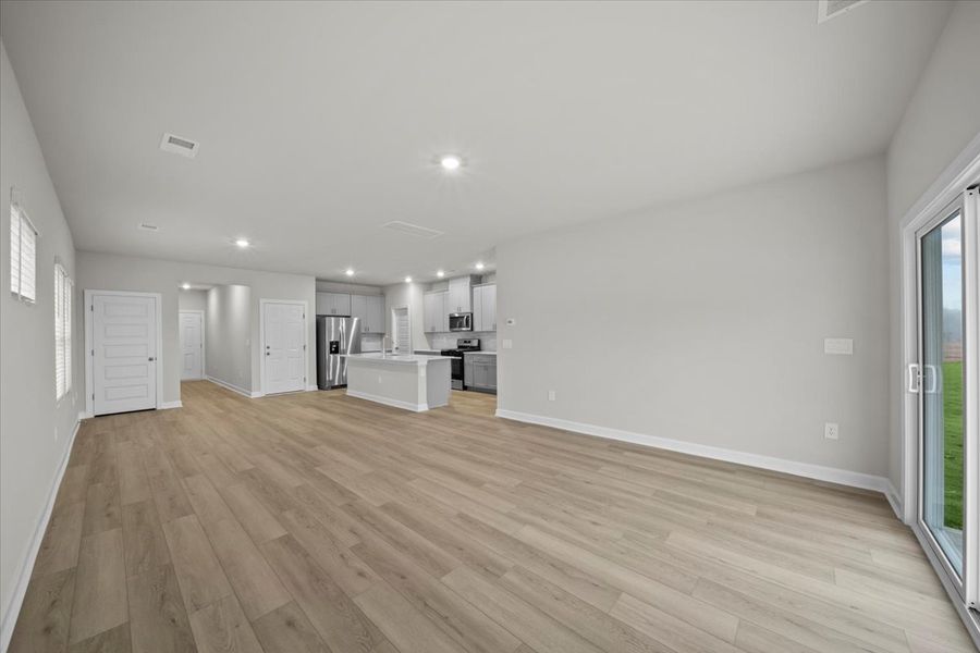 Spacious, unfurnished interior of a new home in Village at White Pine, Pendleton (Image 12).