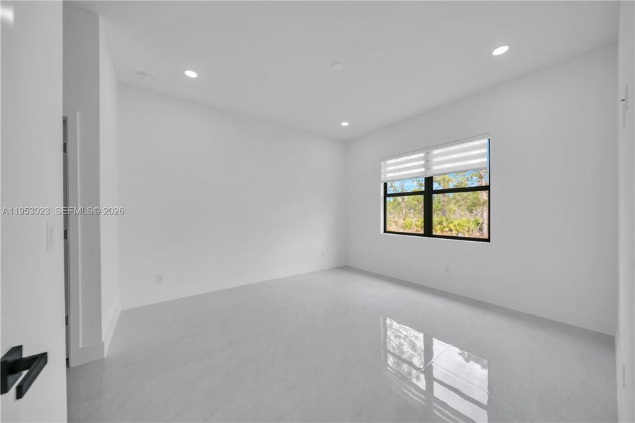 Spacious, unfurnished interior of a new home in , Lehigh Acres (Image 34).