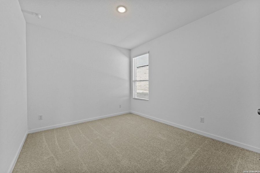 Spacious, unfurnished interior of a new home in Grace Valley, Cibolo (Image 29).