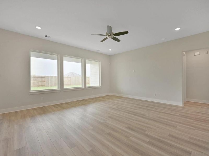 Spacious, unfurnished interior of a new home in Lago Mar, Santa Fe (Image 26).