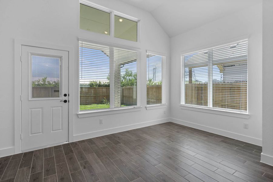 Spacious, unfurnished interior of a new home in Mulberry Farms, Santa Fe (Image 39).