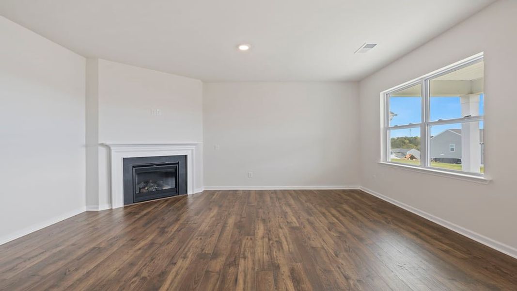 Spacious, unfurnished interior of a new home in Baxter Village, Boiling Springs (Image 15).