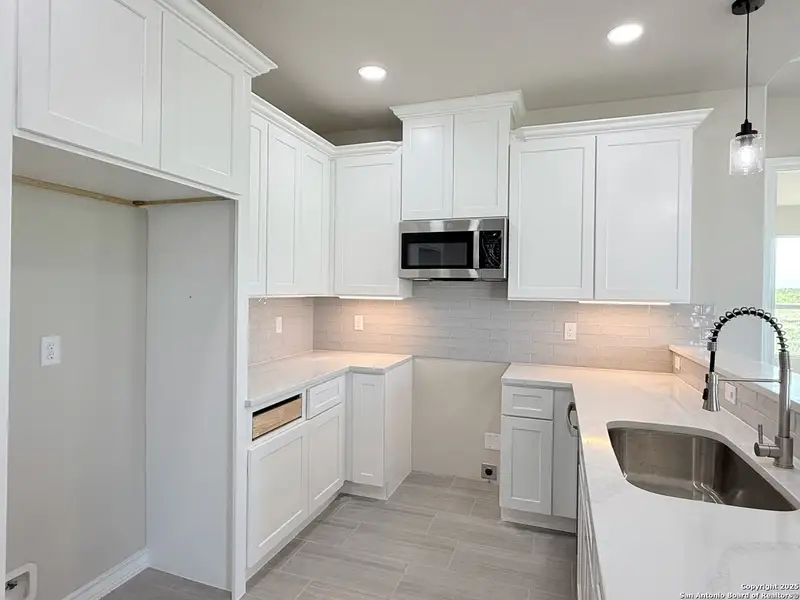 Furnished interior view inside a new home in , La Vernia (Image 4). Furnished interior view inside a new home in , La Vernia (Image 4).