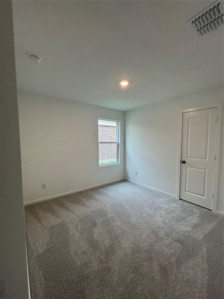 Spacious, unfurnished interior of a new home in Avalon Ridge: Cottage, Conroe (Image 25).