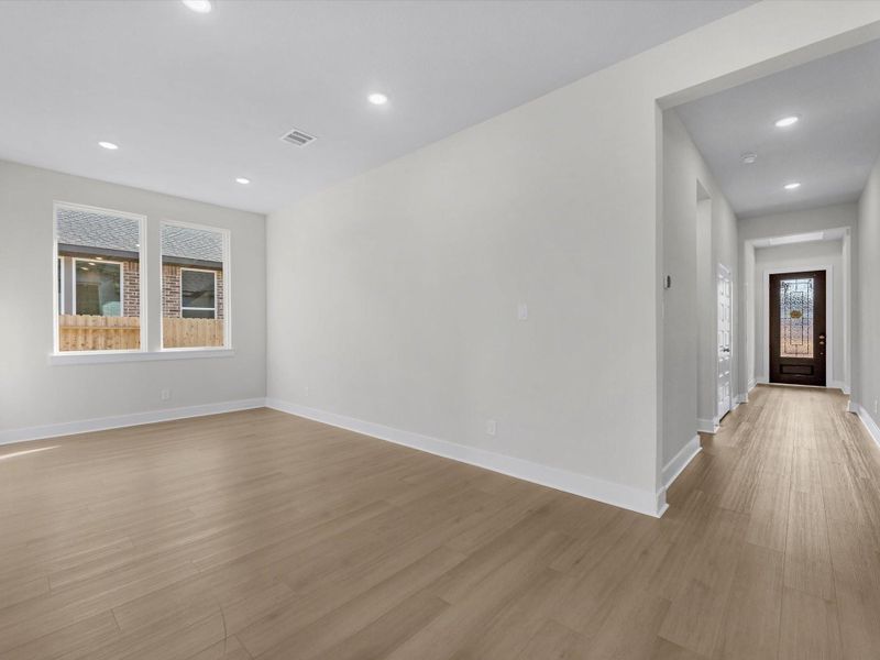 Spacious, unfurnished interior of a new home in Garden Glen at Clopton Farms, Montgomery (Image 15).