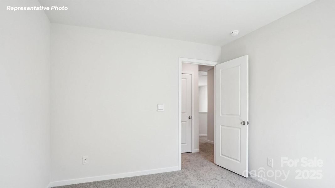 Spacious, unfurnished interior of a new home in Reedy Creek Preserve, Charlotte (Image 14).
