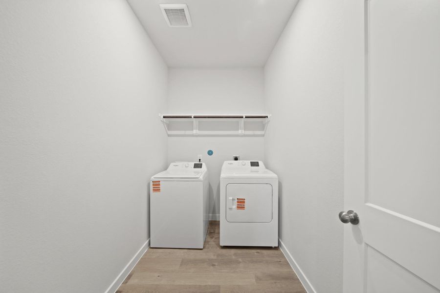 Furnished interior view inside a new home in Valor Park, Bay City (Image 9).