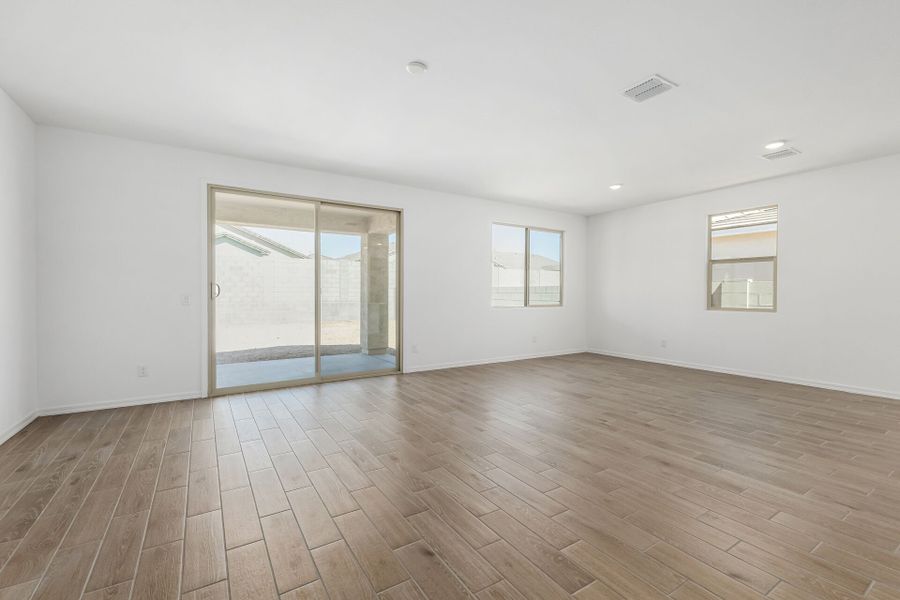 Spacious, unfurnished interior of a new home in Tierra Vistoso, Surprise (Image 7).