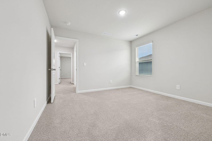 26-web-or-mls-Raleigh - Oak Manor - 536