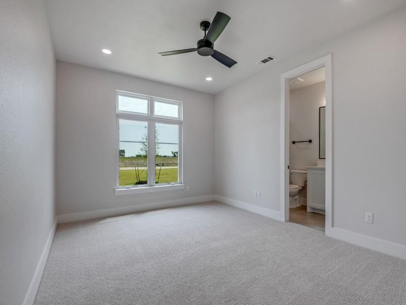 Spacious, unfurnished interior of a new home in , Mesquite (Image 27).