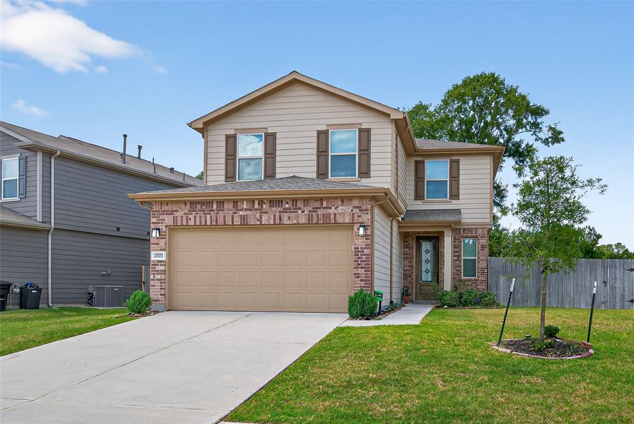 Front exterior of a new home in Creekside Court, Magnolia, TX, highlighting curb appeal (Image 25). Front exterior of a new home in Creekside Court, Magnolia, TX, highlighting curb appeal (Image 25).