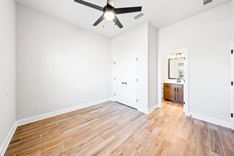 Spacious, unfurnished interior of a new home in The Bluffs at Lafayette, Freeport (Image 15).