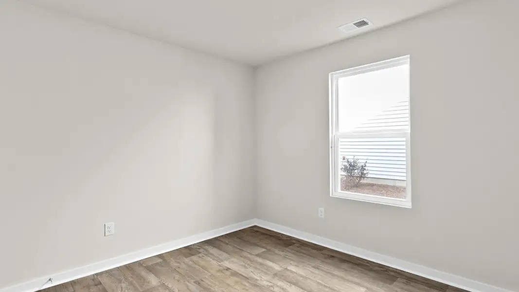 Spacious, unfurnished interior of a new home in Vineyard Trail, Jacksonville (Image 17).